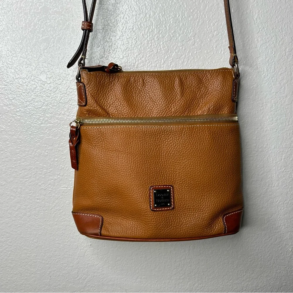 Dooney and Bourke pebble crossbody bag - Picture 1 of 7